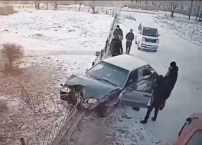 В Усть-Абакане машина влетела в группу школьников | ya62.ru