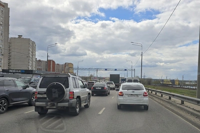 Улица Антонова-Овсеенко в Воронеже заблокирована 4-километровым затором