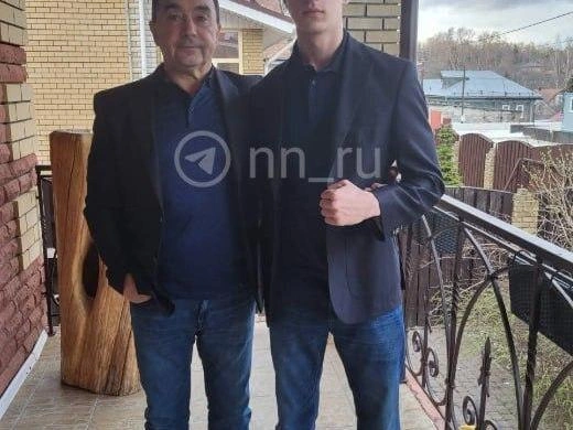Сергей Корнилов вместе с отцом | Источник: ok.ru