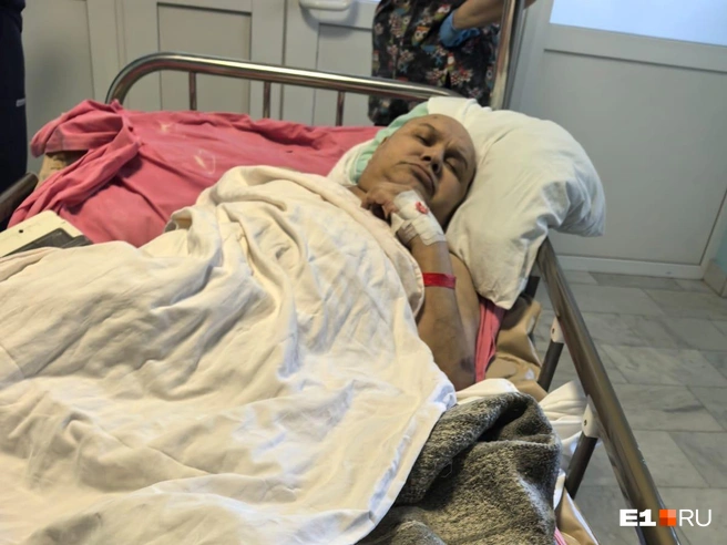 В больнице Алексей Павлов практически всё время спал, а если просыпался&nbsp;— бредил, стонал от боли и махал руками | Источник: Ольга Юсупова