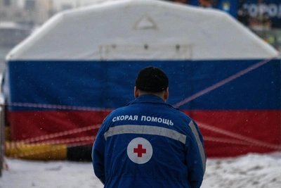 Дворник поймал мальчика, летевшего с седьмого этажа головой вниз