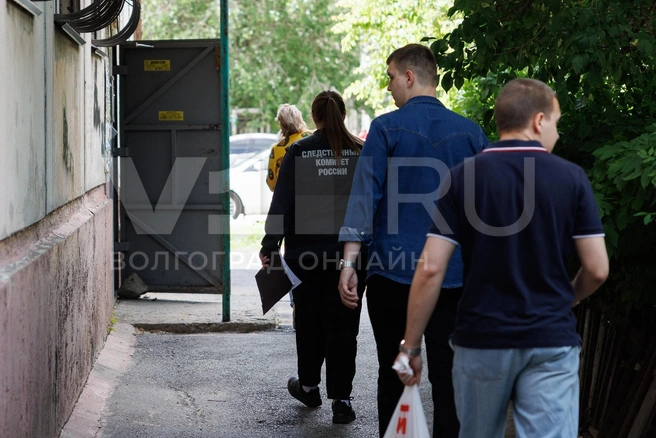 На месте работают сотрудники СК и другие службы | Источник: Алексей Волхонский / V1.RU