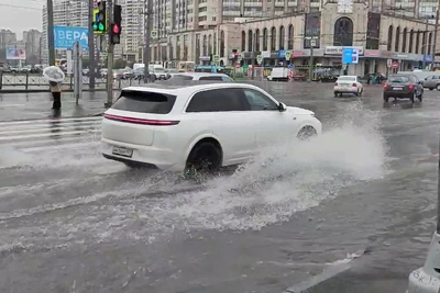 Водоканал объяснил подтопление на перекрестке в Приморском районе