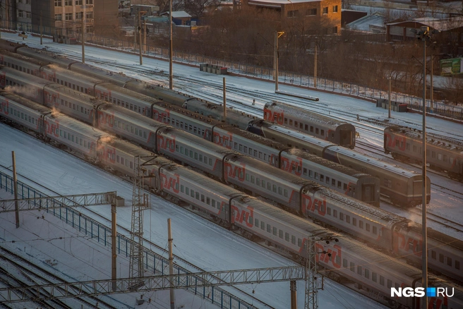 Поезд может быть комфортным местом для проведения Нового года  | Источник: Александр Ощепков / NGS.RU
