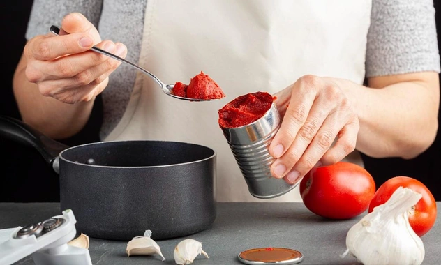 Забудьте о плесени: совет по использованию томатной пасты, который оценят все хозяйки