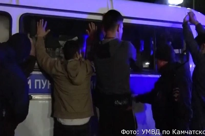 Камчатские силовики изъяли кило наркотиков и задержали беглецов
