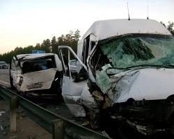 В Свердловской области столкнулись микроавтобусы: погибли два человека | www.e1.ru