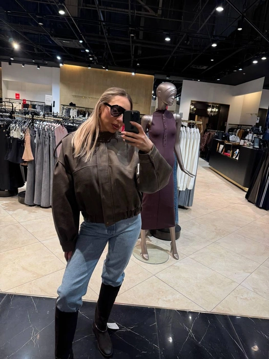 Бомберы из замши выглядят очень круто | Источник: Дарья Рожкова