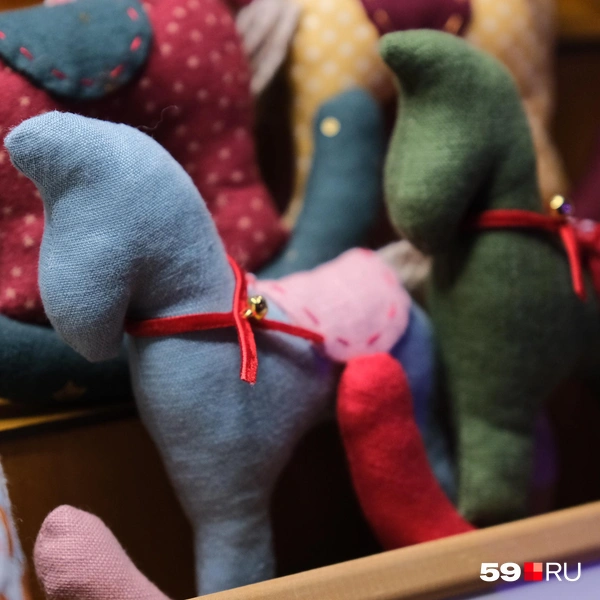 Конечно, есть и лошадки&nbsp;— в конце концов, следующий год будет посвящен именно этим животным | Источник: Тимофей Калмаков / 59.RU