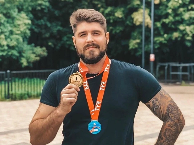 Николаю Свечников 29 лет, он опытный пловец | Источник: beswim__ / Instagram (входит в корпорацию Meta, признана экстремистской и запрещена в России)