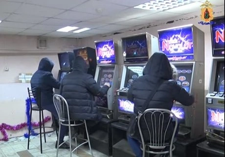 В центре Рязани игорный клуб прятался под видом магазина (видео) | ya62.ru