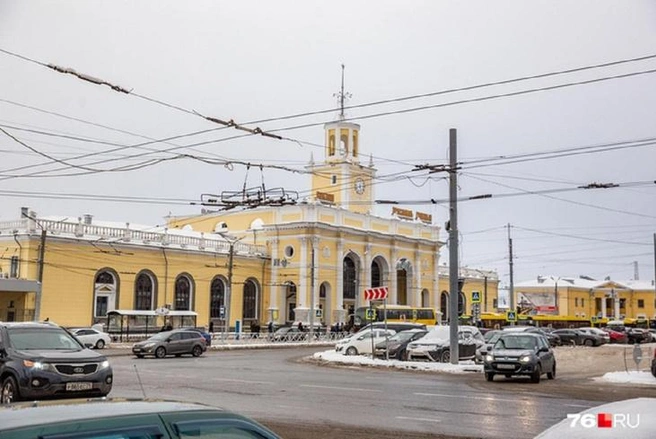 Платная парковка на Привокзальной площади в Ярославле не откроется 17 февраля | Источник: Кирилл Поверинов / 76.RU