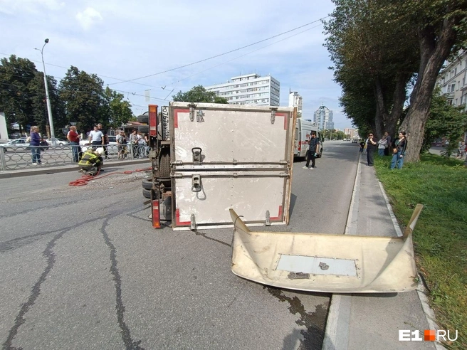 Авария спровоцировала пробку в сторону вокзала | Источник: Владислав Лоншаков / E1.RU