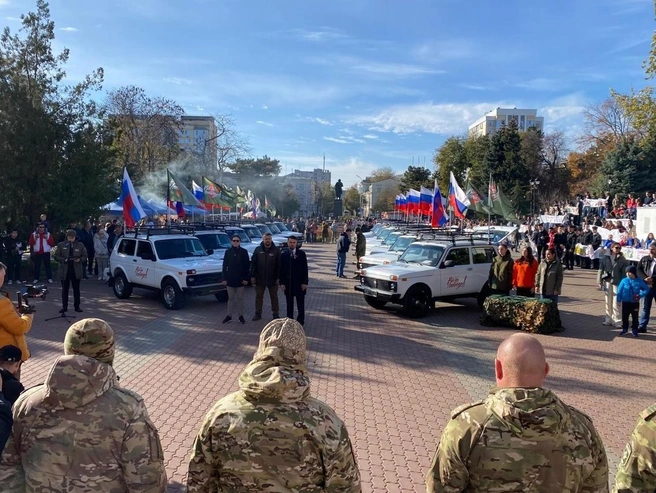 Передача автомобилей прошла на площадке фестиваля народов России «Народное единство» | Источник: Пресс-служба губернатора Ростовской области