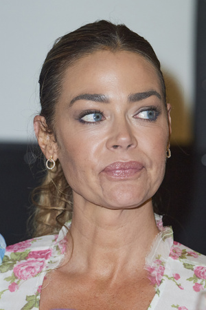 Фото №2 - Сзади пионерка, спереди пенсионерка: звезды с молодыми фигурами и старыми лицами