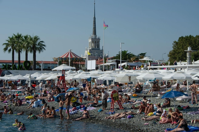 Пляжи в Сочи тесные | Источник: Оксана Витязь / SOCHI1.RU