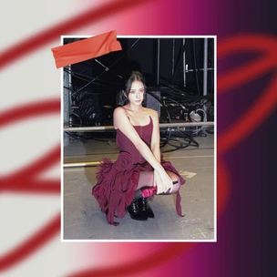 Бордовое мини-платье: эффектная идея, как одеться на Новый год 2026 от Джису из BLACKPINK