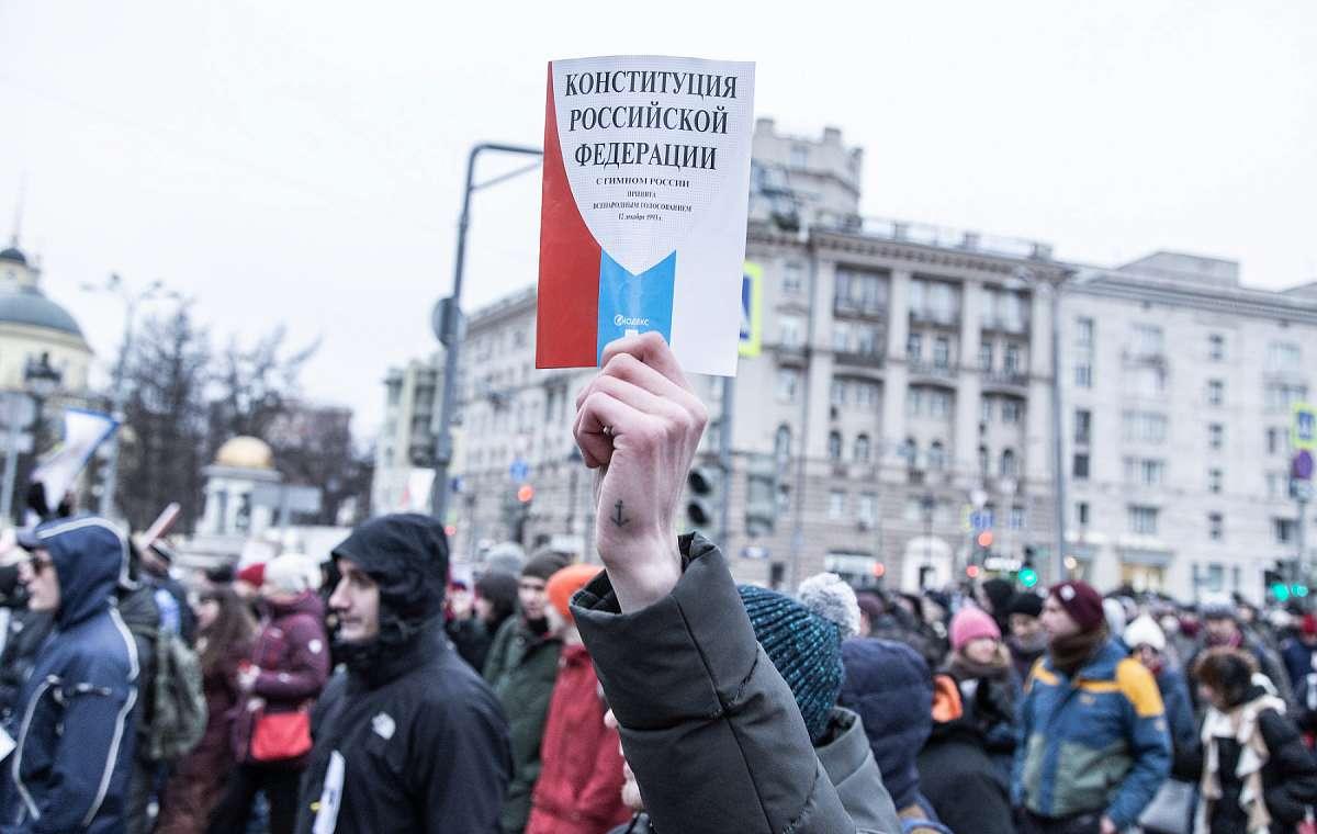 Митинг. Митинги в России. Митинг оппозиции в Москве. Митинг против Путина. Поднявшийся против власти