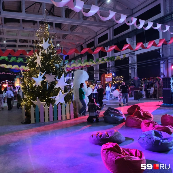 Уставших ждут кресла-мешки | Источник: Тимофей Калмаков / 59.RU