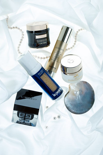 Восстанавливающий крем с растительными стволовыми клетками Absolue l’Extrait, Lancôme; ночной крем-сыворотка для комплексного омоложения кожи с фитокомплексом Supremÿa, Sisley; дневной питательный крем для сухой обезвоженной кожи лица Nutri-Plus, Bellefontaine; лифтинг-сыворотка с икорным экстрактом Skin Caviar Liquid Lift, La Prairie; крем с черным соком водоросли, продлевающий молодость, Le Soin Noir, Givenchy.