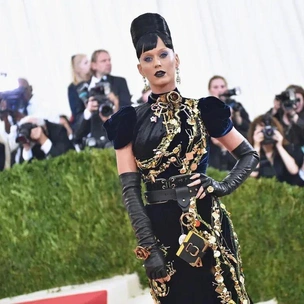 Вместо Кэти Перри на Met Gala 2024 «пришел» аватар певицы