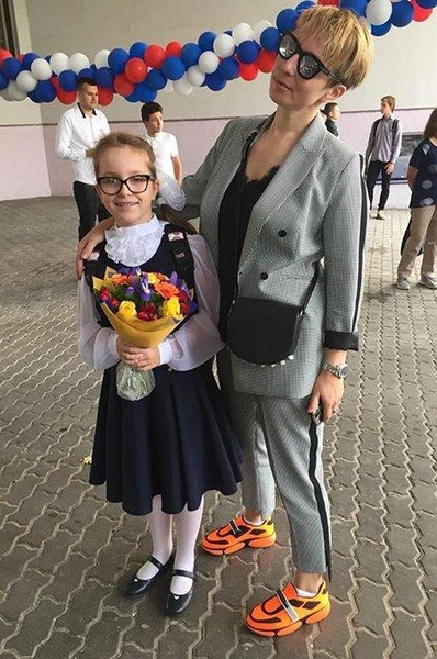 Дочь ведущей не выходит в свет