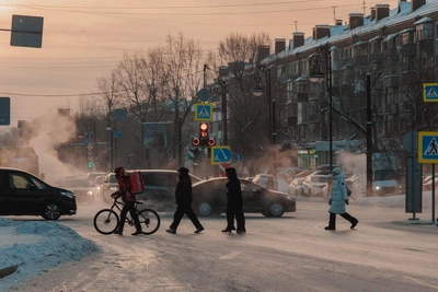Icy Faces and Cars: Arctic Freeze Tests Tyumen Residents