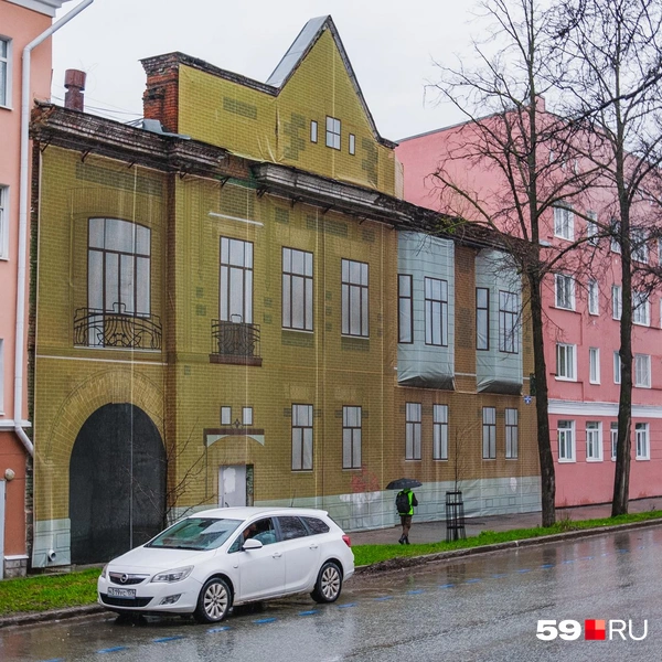 Дореволюционный дом уживается с постройками советского времени | Источник: Тимофей Калмаков / 59.RU