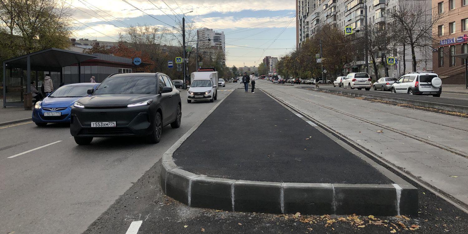 «Чудом отрулить успел!». Водители шокированы новыми «островными» остановками на Свердловском проспекте