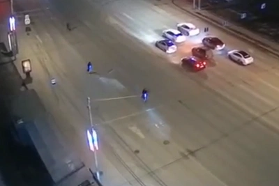 Челябинцы возмущены безумной ездой самокатчиков