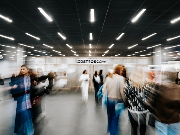 Почему Cosmoscow’25 не похож на все другие? | marieclaire.ru