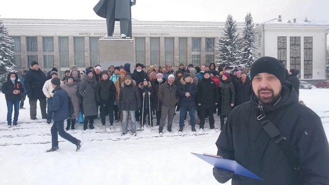 Буря в Латвии: затоплены дороги и дома, остановлены поезда и самолеты (ВИДЕО)