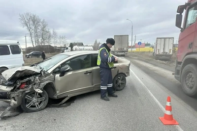 Уснувший водитель спровоцировал аварию с участием лишенного прав
