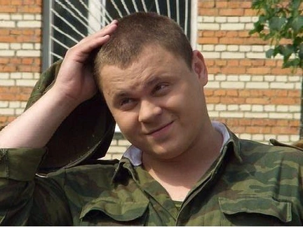«Ты чего так похудел? У тебя все хорошо?»: каким стал Максим Мальцев, сыгравший Папазогло в сериале «Солдаты»
