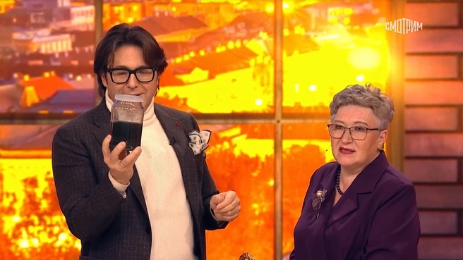 Елена Никитина спела две песни на музыкальном шоу, которое ведет Андрей Малахов, и привезла ему лечебную грязь | Источник: Smotrim.ru