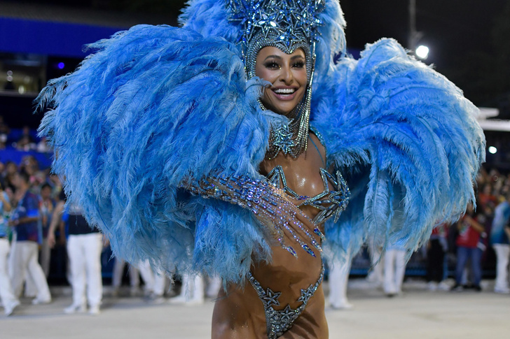 Порно танцы на бразильском карнавале