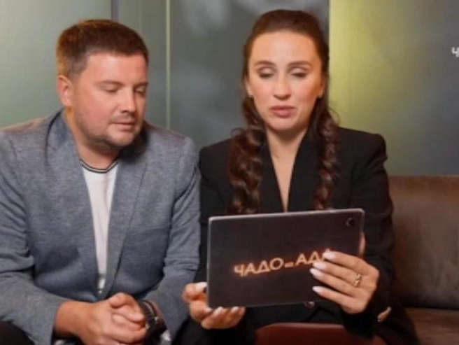 Мать и отчим Михаила во время видеозвонка | Источник: www.u-tv.ru