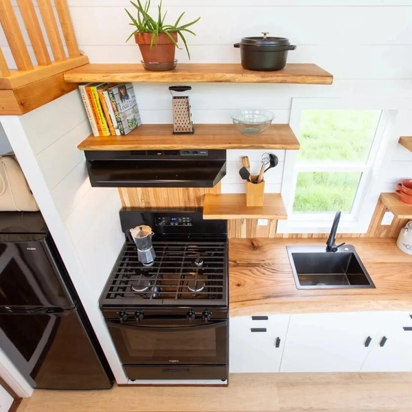 В огороде «Бузина»: оцените дом-прицеп Elderberry — уютную однушку на трех осях