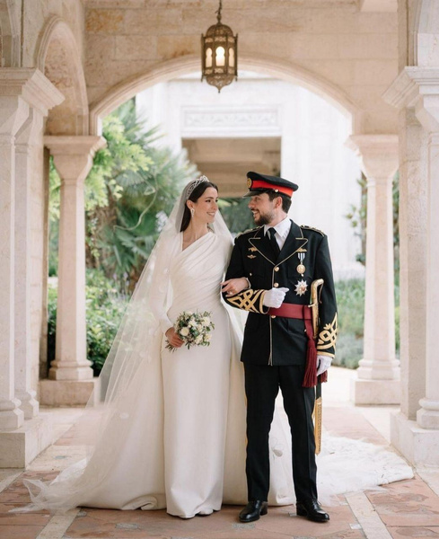 Наследный принц Иордании Хусейн и принцесса Раджва поздравили всех верующих с праздником