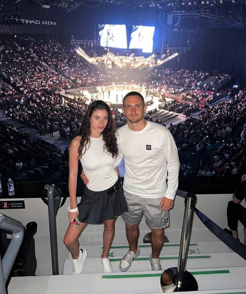 В 2024 году Литвин подарил Вейгель шикарное обручальное кольцо от бренда Tiffany, за которое выложил 5 миллионов рублей