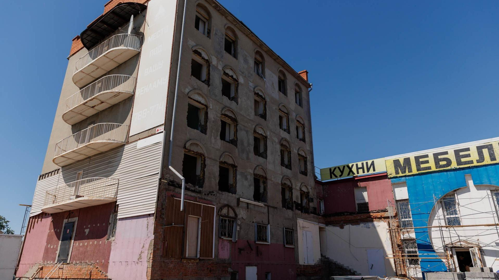 «От продуктов до стриптиз-бара». Что появится в здании «Мангазеи» — торговом доме Тюмени из 90-х