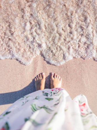 Самые впечатляющие пляжи мира с розовым песком