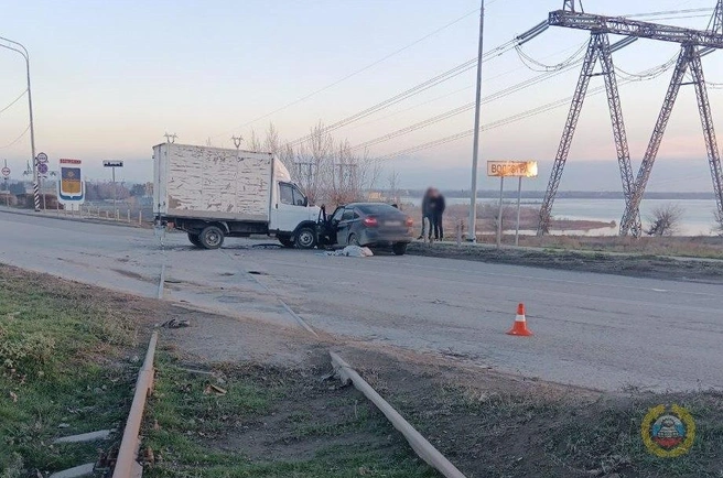 Авария случилась прямо под знаком с обозначением границы Волгограда | Источник: Госавтоинспекция Волгоградской области