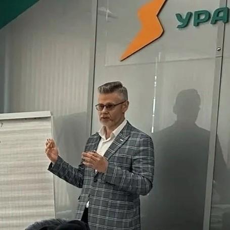 <p>Андрей Святых</p>