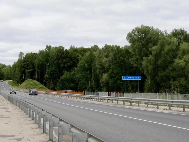 Особое внимание было уделено состоянию моста через реку Сынтулку | Источник: Пресс-служба правительства Рязанской области