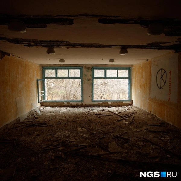 Через огромные окна открывается вид на территорию «Горизонта» | Источник: Андрей Бортко / NGS.RU