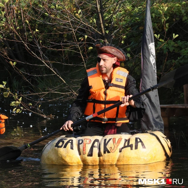 Один из участников нарядился в пирата | Источник: Артем Устюжанин / MSK1.RU