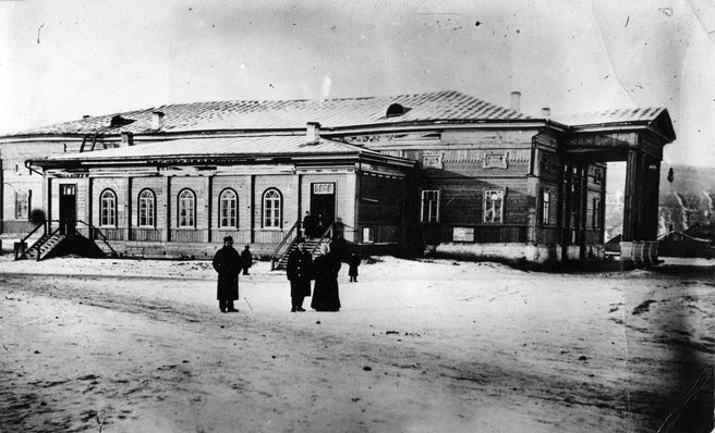 Старое здание на Староострожной площади | Источник: Красноярский драматический театр имени А.&nbsp;С.&nbsp;Пушкина