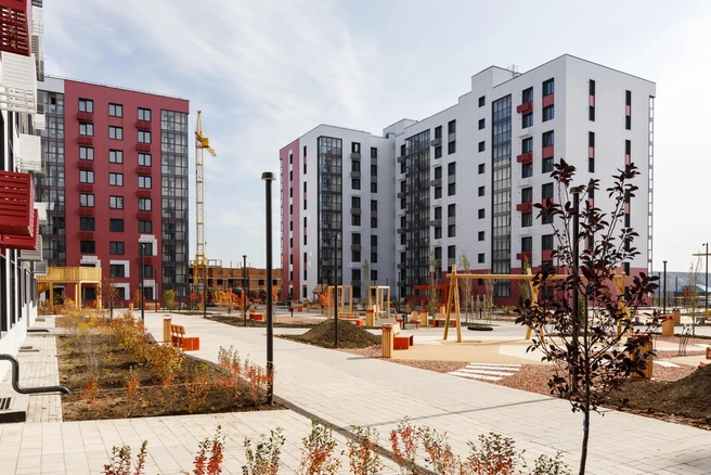 Для взрослых жильцов микрорайона сделали пешеходные прогулочные зоны | Источник: «Энергожилстрой»