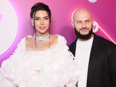 Ничего святого! Самойлова приехала на заседание по разводу с режиссером и съемочной группой — эпизод войдет в реалити